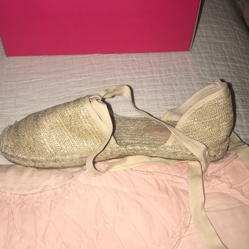 Tan tie around flats